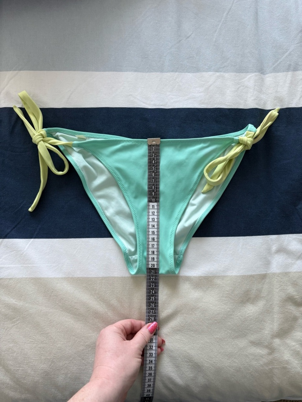 Victoria’s Secret Side String Bikini Bottoms Size Medium - Picture 8 of 12